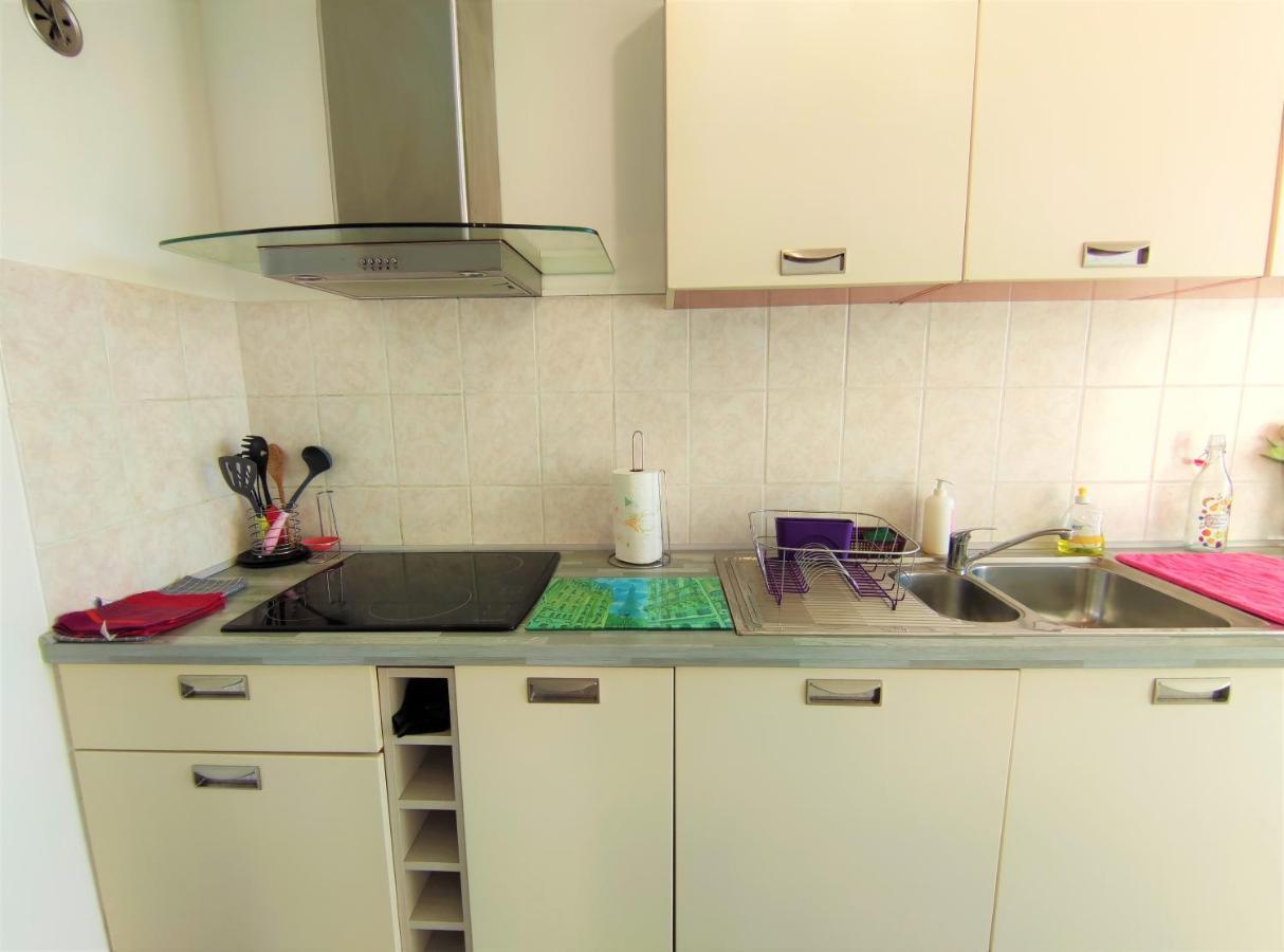 6 Appartements Et 4 Adresses A Mi-Chemin Entre Le Vieux Port Et L Ile De Re ラ・ロシェル エクステリア 写真