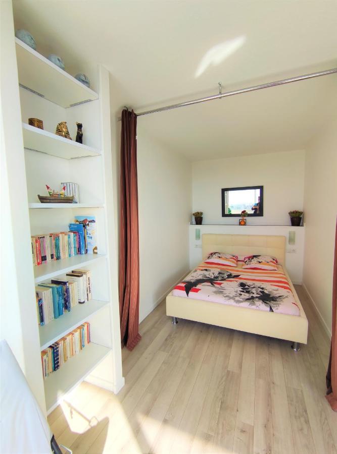 6 Appartements Et 4 Adresses A Mi-Chemin Entre Le Vieux Port Et L Ile De Re ラ・ロシェル エクステリア 写真