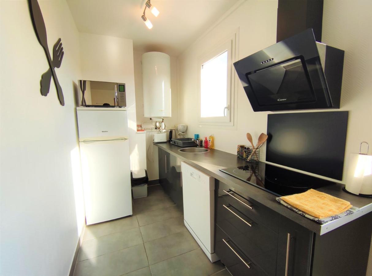 6 Appartements Et 4 Adresses A Mi-Chemin Entre Le Vieux Port Et L Ile De Re ラ・ロシェル エクステリア 写真